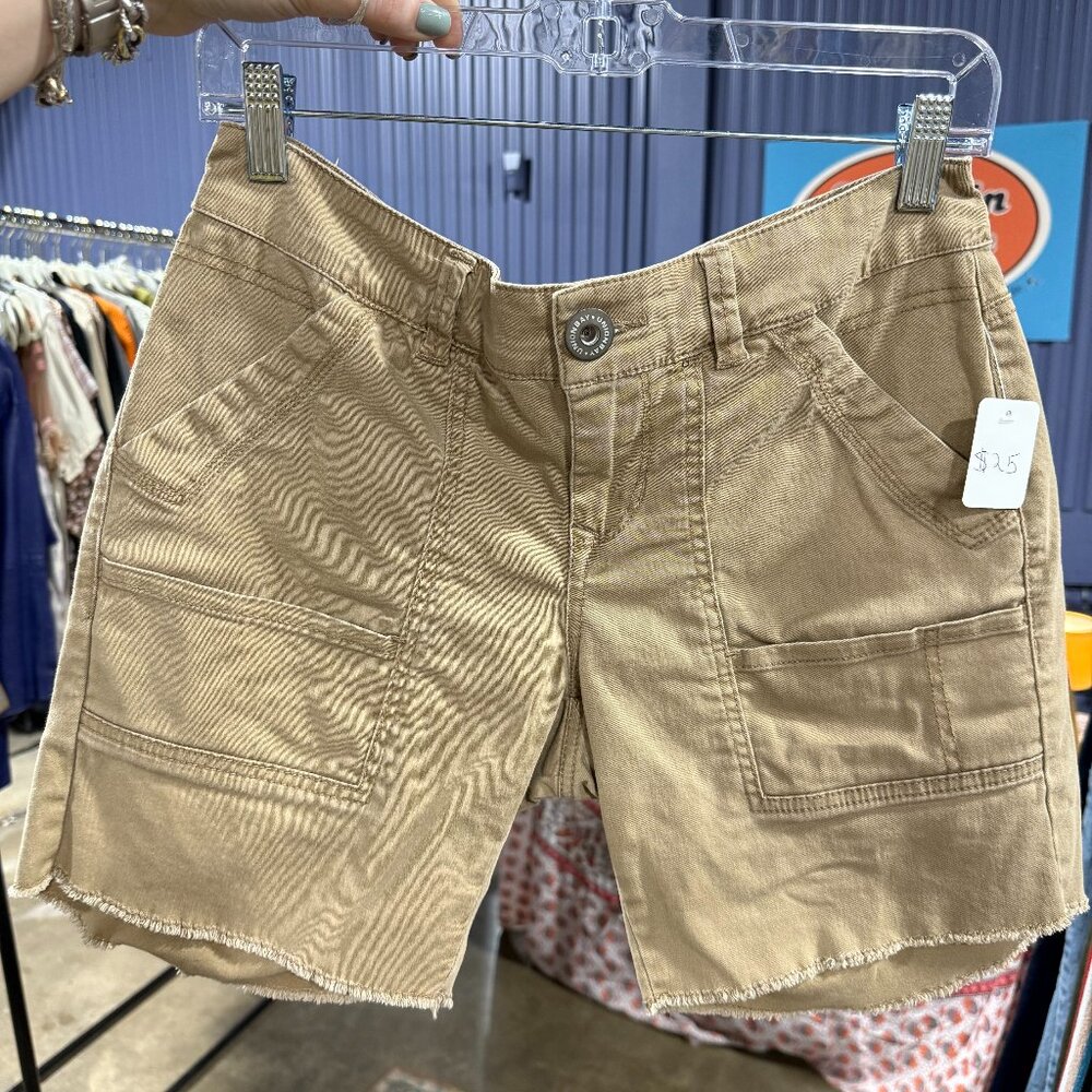 Union Bay Women’s Tan Cargo Shorts – Size 9